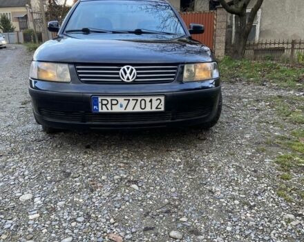 Черный Фольксваген Пассат, объемом двигателя 0 л и пробегом 300 тыс. км за 1650 $, фото 2 на Automoto.ua