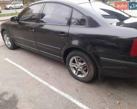 Черный Фольксваген Пассат, объемом двигателя 1.78 л и пробегом 378 тыс. км за 3600 $, фото 2 на Automoto.ua