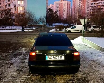 Черный Фольксваген Пассат, объемом двигателя 1.8 л и пробегом 300 тыс. км за 3600 $, фото 1 на Automoto.ua