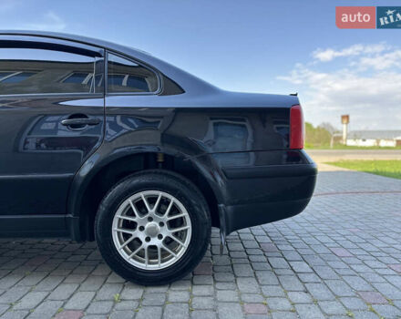 Черный Фольксваген Пассат, объемом двигателя 1.6 л и пробегом 249 тыс. км за 5100 $, фото 5 на Automoto.ua