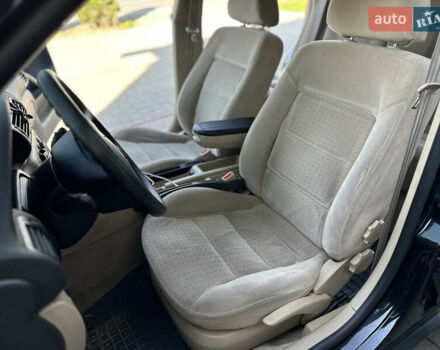 Черный Фольксваген Пассат, объемом двигателя 1.6 л и пробегом 249 тыс. км за 5100 $, фото 20 на Automoto.ua