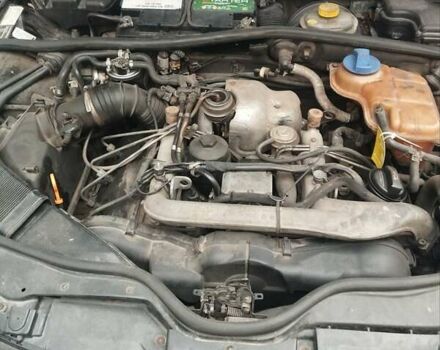 Чорний Фольксваген Пассат, об'ємом двигуна 2.5 л та пробігом 323 тис. км за 2100 $, фото 1 на Automoto.ua