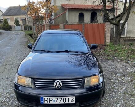 Черный Фольксваген Пассат, объемом двигателя 0 л и пробегом 300 тыс. км за 1650 $, фото 1 на Automoto.ua