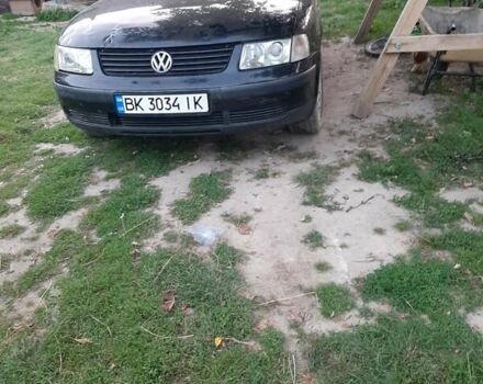 Чорний Фольксваген Пассат, об'ємом двигуна 1.8 л та пробігом 350 тис. км за 3333 $, фото 4 на Automoto.ua