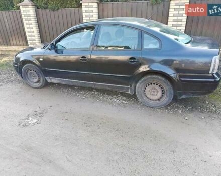 Чорний Фольксваген Пассат, об'ємом двигуна 1.8 л та пробігом 327 тис. км за 3900 $, фото 4 на Automoto.ua