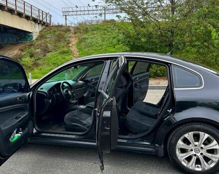 Черный Фольксваген Пассат, объемом двигателя 2.3 л и пробегом 294 тыс. км за 3800 $, фото 1 на Automoto.ua