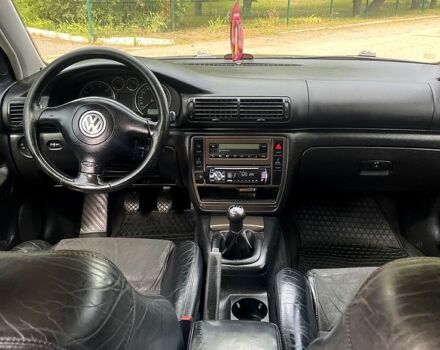Черный Фольксваген Пассат, объемом двигателя 1.8 л и пробегом 369 тыс. км за 4200 $, фото 4 на Automoto.ua