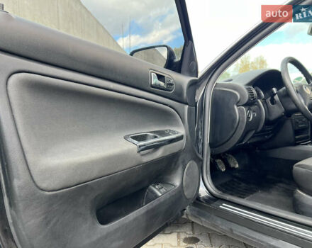 Черный Фольксваген Пассат, объемом двигателя 1.6 л и пробегом 258 тыс. км за 4499 $, фото 25 на Automoto.ua