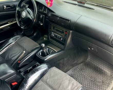 Черный Фольксваген Пассат, объемом двигателя 1.8 л и пробегом 369 тыс. км за 4200 $, фото 7 на Automoto.ua