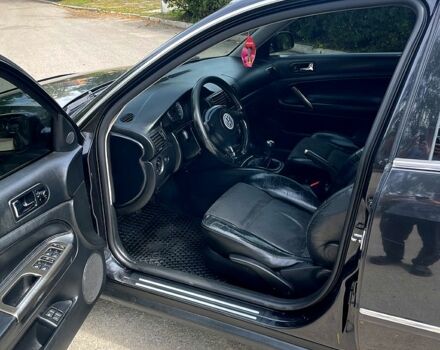 Черный Фольксваген Пассат, объемом двигателя 1.8 л и пробегом 369 тыс. км за 4200 $, фото 5 на Automoto.ua