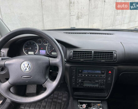 Черный Фольксваген Пассат, объемом двигателя 1.6 л и пробегом 258 тыс. км за 4499 $, фото 26 на Automoto.ua