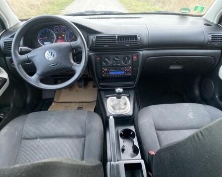 Черный Фольксваген Пассат, объемом двигателя 1.6 л и пробегом 230 тыс. км за 4700 $, фото 10 на Automoto.ua