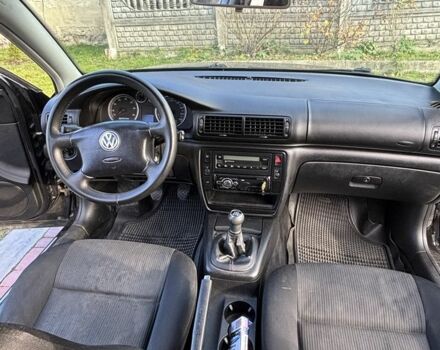 Черный Фольксваген Пассат, объемом двигателя 1.6 л и пробегом 277 тыс. км за 4900 $, фото 5 на Automoto.ua