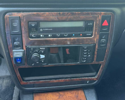 Черный Фольксваген Пассат, объемом двигателя 1.78 л и пробегом 303 тыс. км за 4000 $, фото 5 на Automoto.ua