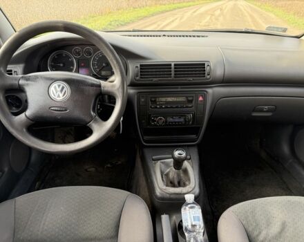 Черный Фольксваген Пассат, объемом двигателя 1.9 л и пробегом 443 тыс. км за 2400 $, фото 3 на Automoto.ua