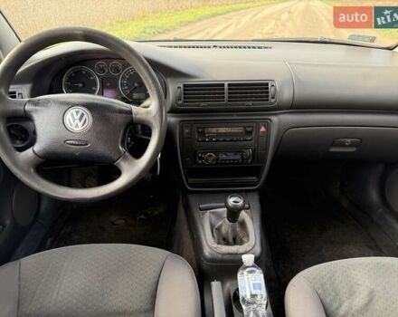 Черный Фольксваген Пассат, объемом двигателя 1.9 л и пробегом 443 тыс. км за 2400 $, фото 11 на Automoto.ua