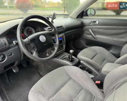 Черный Фольксваген Пассат, объемом двигателя 1.9 л и пробегом 324 тыс. км за 3850 $, фото 1 на Automoto.ua