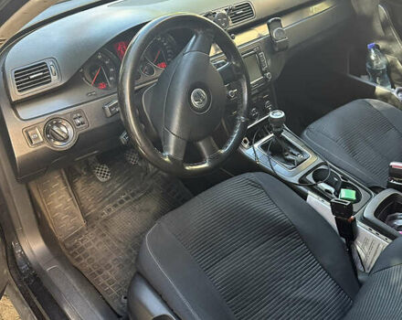 Чорний Фольксваген Пассат, об'ємом двигуна 1.6 л та пробігом 300 тис. км за 5900 $, фото 2 на Automoto.ua