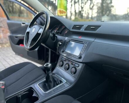 Чорний Фольксваген Пассат, об'ємом двигуна 2 л та пробігом 285 тис. км за 3950 $, фото 18 на Automoto.ua