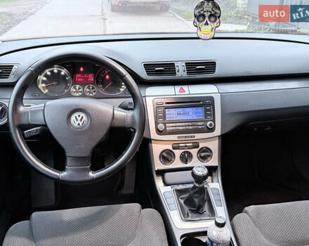 Черный Фольксваген Пассат, объемом двигателя 1.98 л и пробегом 319 тыс. км за 5500 $, фото 6 на Automoto.ua
