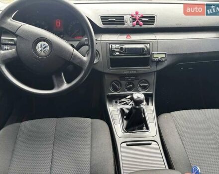 Чорний Фольксваген Пассат, об'ємом двигуна 1.6 л та пробігом 254 тис. км за 5000 $, фото 10 на Automoto.ua