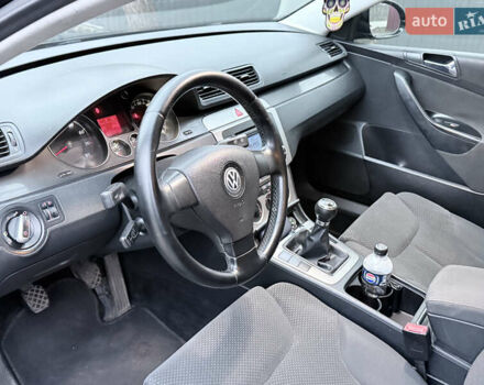 Черный Фольксваген Пассат, объемом двигателя 1.98 л и пробегом 319 тыс. км за 5500 $, фото 7 на Automoto.ua