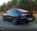 Чорний Фольксваген Пассат, об'ємом двигуна 2 л та пробігом 255 тис. км за 7400 $, фото 2 на Automoto.ua