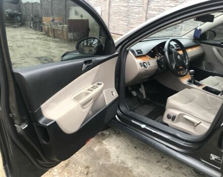 Черный Фольксваген Пассат, объемом двигателя 2 л и пробегом 330 тыс. км за 5200 $, фото 12 на Automoto.ua