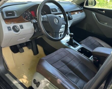 Черный Фольксваген Пассат, объемом двигателя 1.6 л и пробегом 215 тыс. км за 6000 $, фото 7 на Automoto.ua