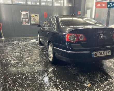 Черный Фольксваген Пассат, объемом двигателя 1.98 л и пробегом 215 тыс. км за 4550 $, фото 4 на Automoto.ua