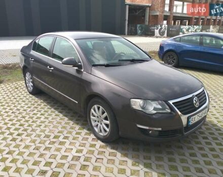 Черный Фольксваген Пассат, объемом двигателя 1.6 л и пробегом 320 тыс. км за 5000 $, фото 1 на Automoto.ua