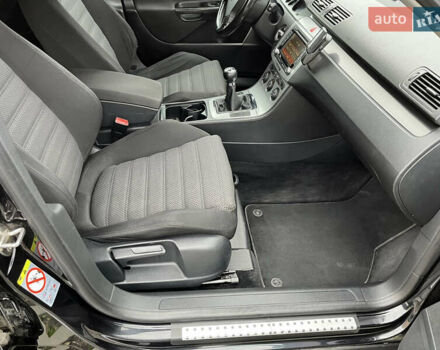 Черный Фольксваген Пассат, объемом двигателя 1.6 л и пробегом 340 тыс. км за 5700 $, фото 9 на Automoto.ua