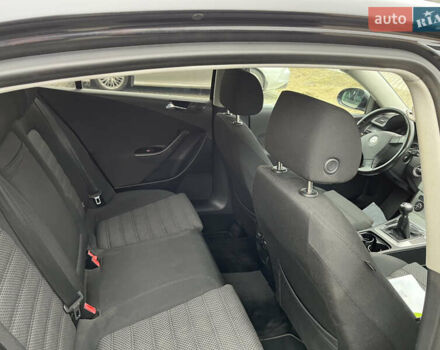 Черный Фольксваген Пассат, объемом двигателя 1.6 л и пробегом 340 тыс. км за 5700 $, фото 10 на Automoto.ua