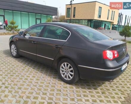 Черный Фольксваген Пассат, объемом двигателя 1.6 л и пробегом 320 тыс. км за 5000 $, фото 4 на Automoto.ua