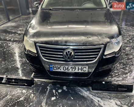 Черный Фольксваген Пассат, объемом двигателя 1.98 л и пробегом 215 тыс. км за 4550 $, фото 2 на Automoto.ua