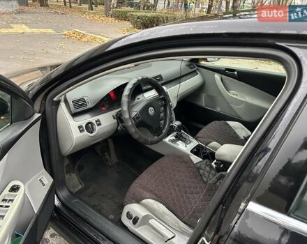 Черный Фольксваген Пассат, объемом двигателя 1.8 л и пробегом 240 тыс. км за 7000 $, фото 6 на Automoto.ua