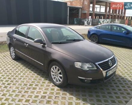 Черный Фольксваген Пассат, объемом двигателя 1.6 л и пробегом 320 тыс. км за 5000 $, фото 2 на Automoto.ua