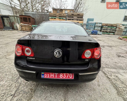 Чорний Фольксваген Пассат, об'ємом двигуна 1.6 л та пробігом 208 тис. км за 6490 $, фото 19 на Automoto.ua