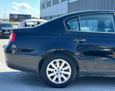 Чорний Фольксваген Пассат, об'ємом двигуна 2 л та пробігом 164 тис. км за 5790 $, фото 4 на Automoto.ua
