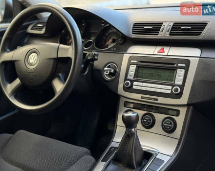 Черный Фольксваген Пассат, объемом двигателя 1.97 л и пробегом 307 тыс. км за 5999 $, фото 4 на Automoto.ua