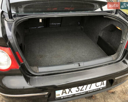 Черный Фольксваген Пассат, объемом двигателя 1.8 л и пробегом 300 тыс. км за 4500 $, фото 10 на Automoto.ua