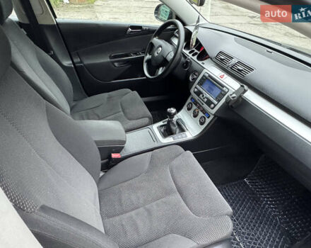 Чорний Фольксваген Пассат, об'ємом двигуна 1.6 л та пробігом 208 тис. км за 6490 $, фото 24 на Automoto.ua