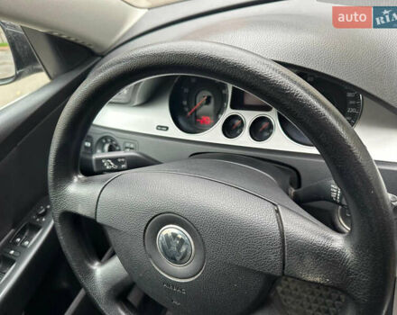 Чорний Фольксваген Пассат, об'ємом двигуна 1.6 л та пробігом 208 тис. км за 6490 $, фото 12 на Automoto.ua