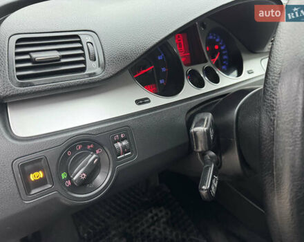 Чорний Фольксваген Пассат, об'ємом двигуна 1.6 л та пробігом 208 тис. км за 6490 $, фото 32 на Automoto.ua