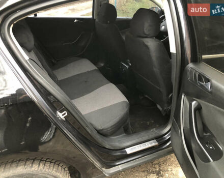 Черный Фольксваген Пассат, объемом двигателя 1.8 л и пробегом 300 тыс. км за 4500 $, фото 8 на Automoto.ua