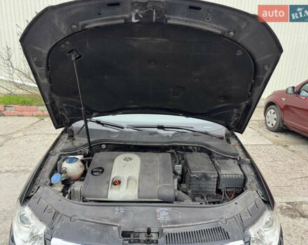 Чорний Фольксваген Пассат, об'ємом двигуна 1.6 л та пробігом 208 тис. км за 6490 $, фото 28 на Automoto.ua