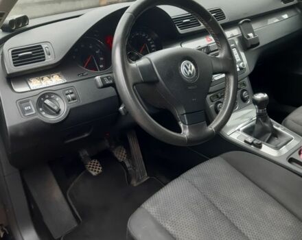 Чорний Фольксваген Пассат, об'ємом двигуна 1.6 л та пробігом 228 тис. км за 7200 $, фото 6 на Automoto.ua