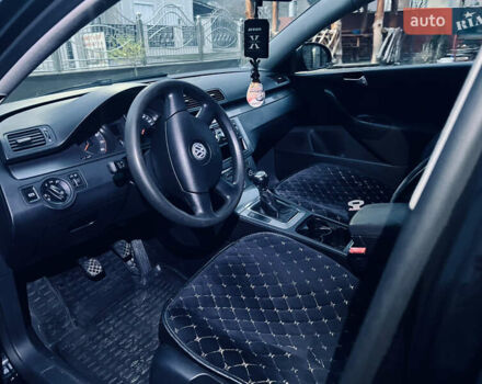 Черный Фольксваген Пассат, объемом двигателя 1.8 л и пробегом 220 тыс. км за 5300 $, фото 4 на Automoto.ua