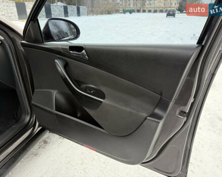 Чорний Фольксваген Пассат, об'ємом двигуна 1.8 л та пробігом 266 тис. км за 4999 $, фото 14 на Automoto.ua