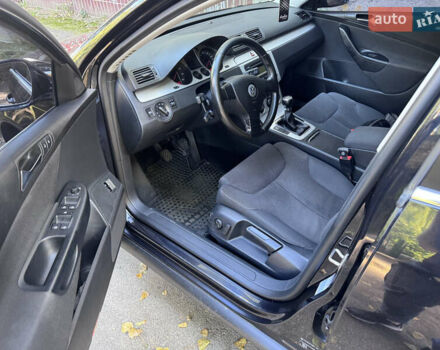 Черный Фольксваген Пассат, объемом двигателя 1.8 л и пробегом 158 тыс. км за 7000 $, фото 2 на Automoto.ua